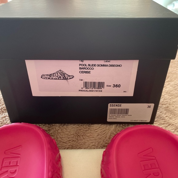 Pink Versace medusa slides - Picture 3 of 4